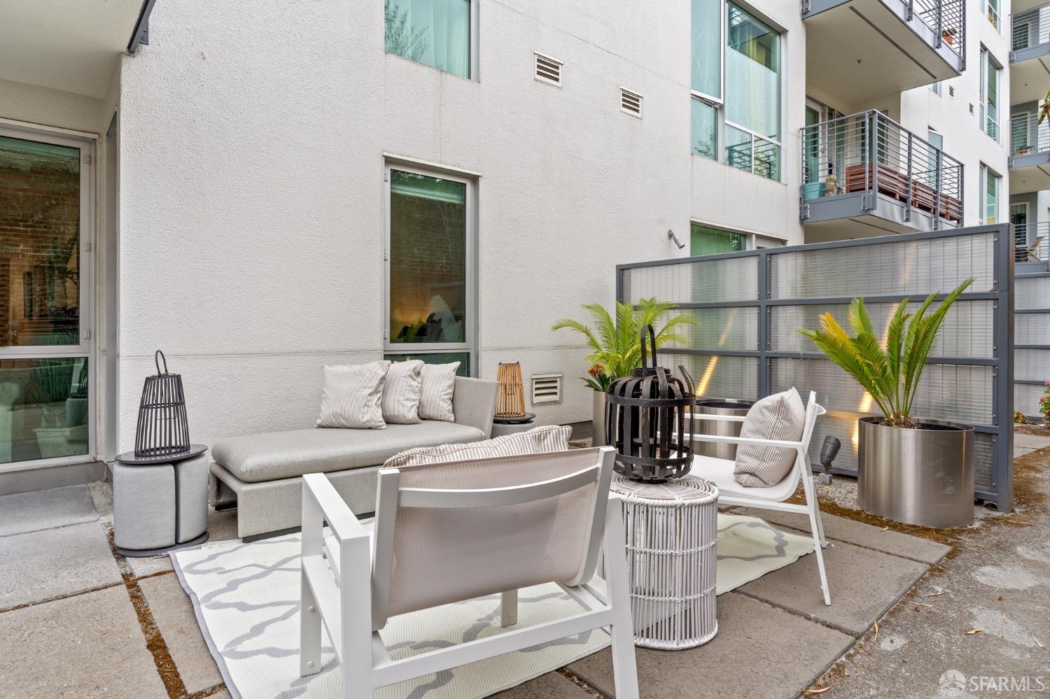 200 2nd Street, Unit 103 Oakland, CA 94607 - Photo 28 of 31 a dining room with furniture