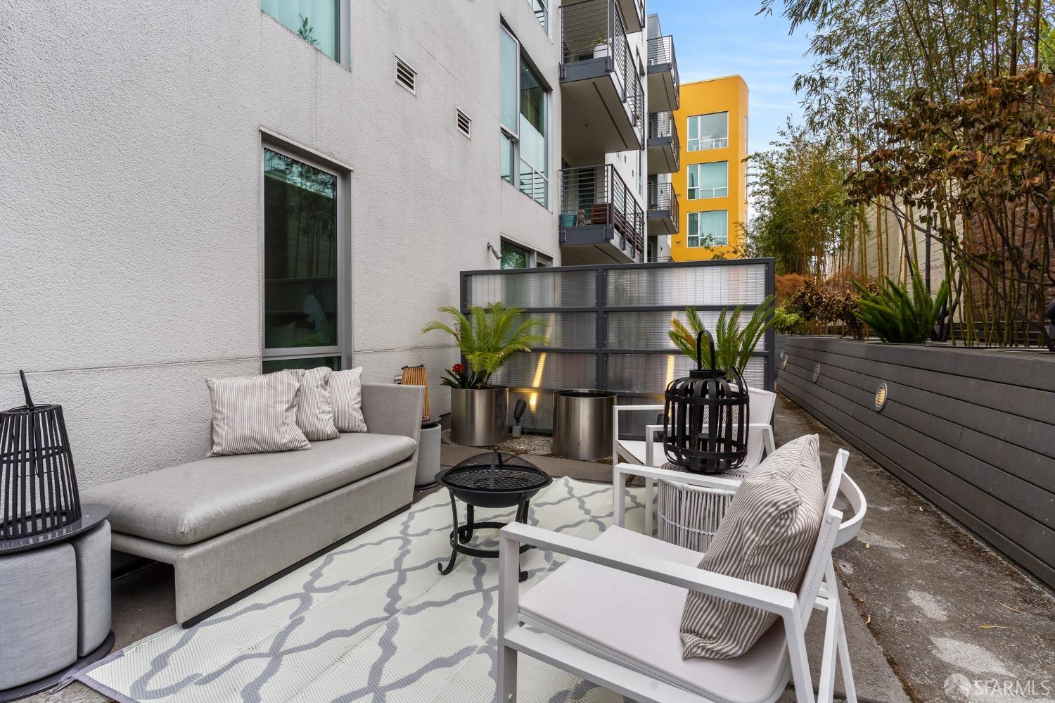 200 2nd Street, Unit 103 Oakland, CA 94607 - Photo 30 of 31 a building outdoor space with patio furniture