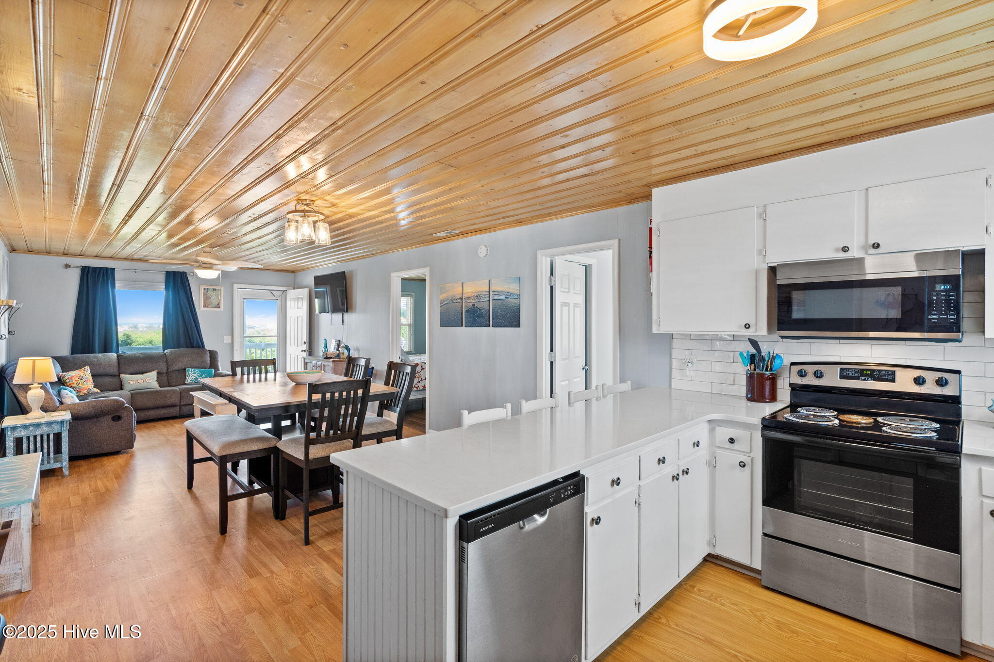 203 West Main Street Sunset Beach, NC 28468 - Photo 7 of 49 23-web-or-mls-CAMMediaLLC.com 203w-23