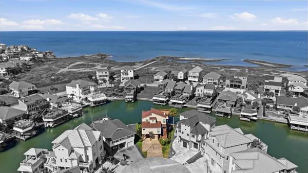 $850,000 | 3902 Island Ct Drive, Galveston, TX 77554