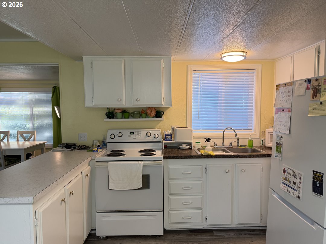 1600 Rhododendron Drive, Unit 4 Florence, OR 97439 - Photo 15 of 38 Gallery Image 15