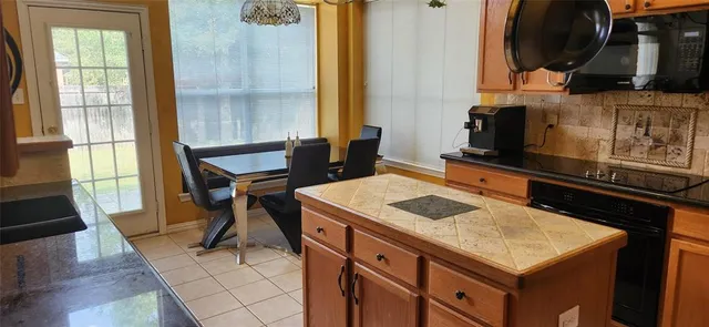 $3,500 | 809 Forest Hollow Drive, Hurst, TX 76053