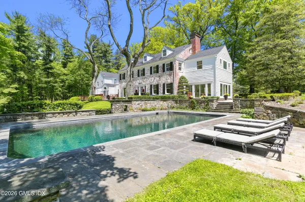 $6,950,000 | 530 Round Hill Road, Greenwich, CT 06831