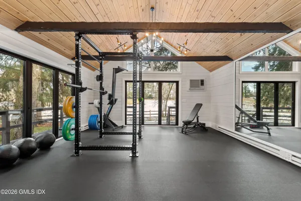 $6,950,000 | 530 Round Hill Road, Greenwich, CT 06831