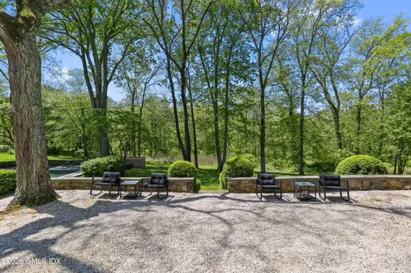 $6,950,000 | 530 Round Hill Road, Greenwich, CT 06831