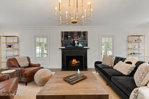 $6,950,000 | 530 Round Hill Road, Greenwich, CT 06831