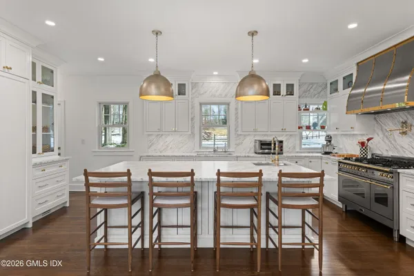 $6,950,000 | 530 Round Hill Road, Greenwich, CT 06831