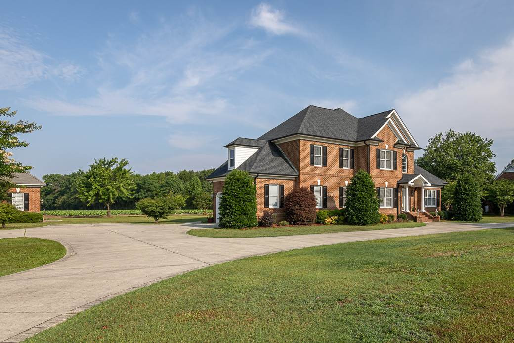 430 Dogeye Road Benson, NC 27504 - Photo 3 of 30 430 Dogeye Road with a Circular Driveway and Ample Parking