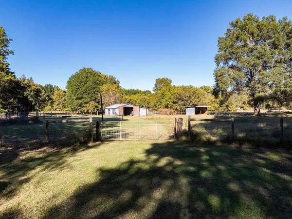 $850,000 | 213 County Road 2320, Telephone, TX 75488