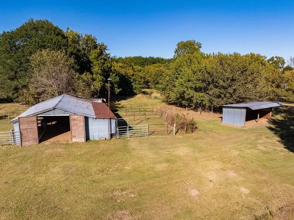 $850,000 | 213 County Road 2320, Telephone, TX 75488