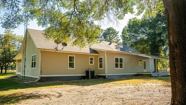 $850,000 | 213 County Road 2320, Telephone, TX 75488