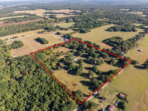 $850,000 | 213 County Road 2320, Telephone, TX 75488
