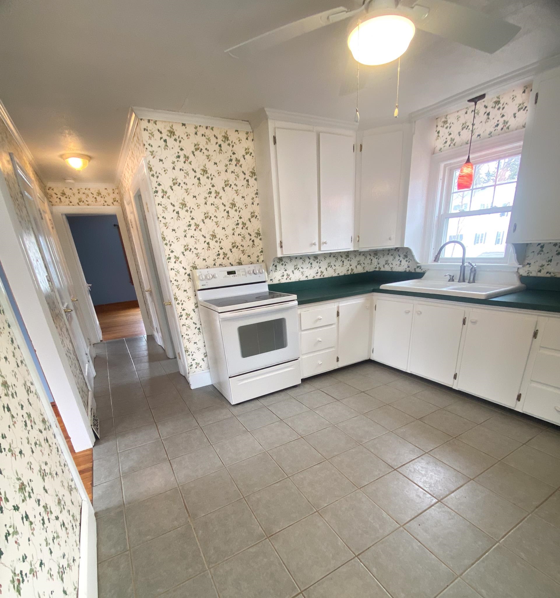 455 Blodget Street Manchester, NH 03104 - Photo 11 of 37