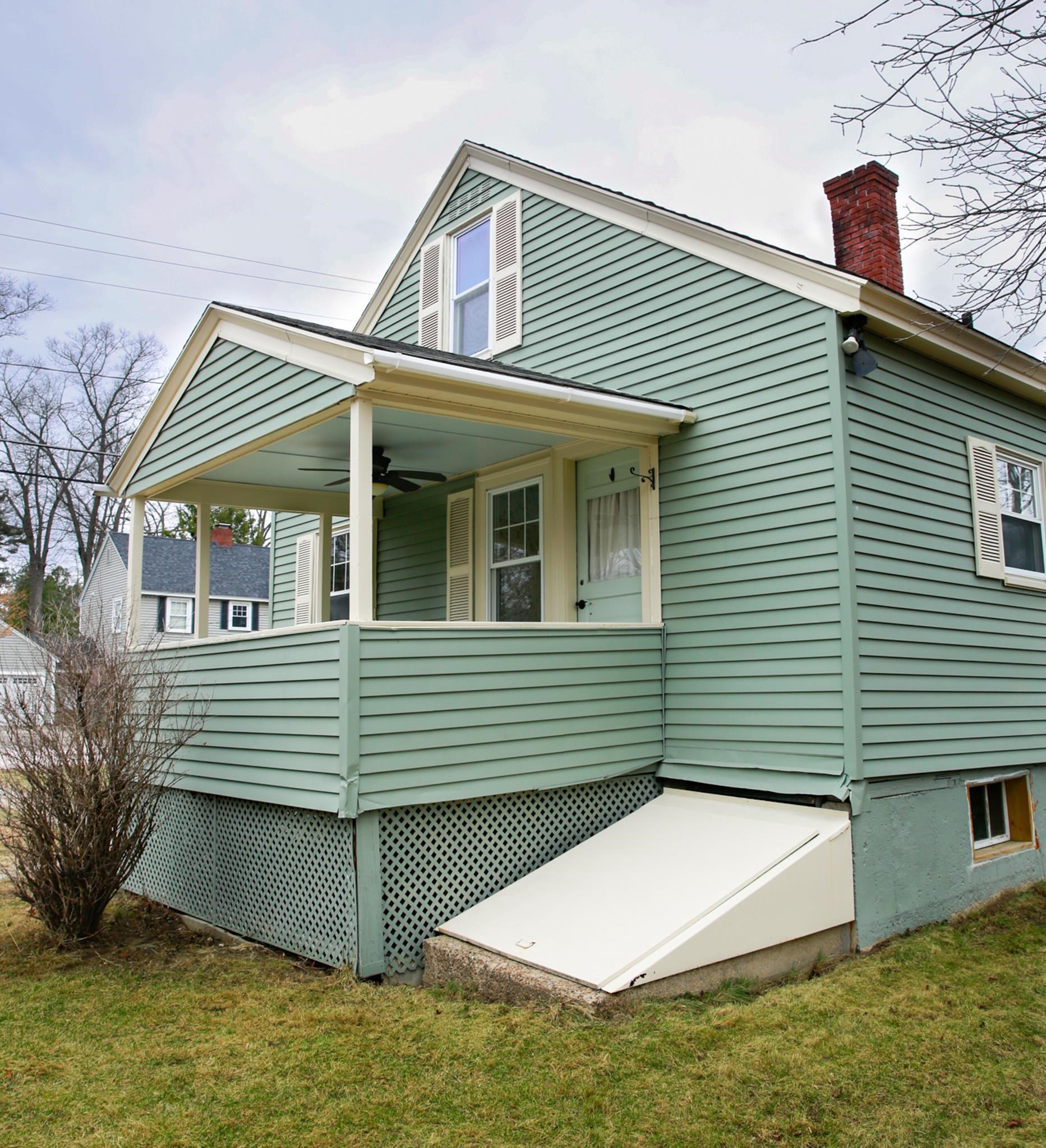 455 Blodget Street Manchester, NH 03104 - Photo 4 of 37