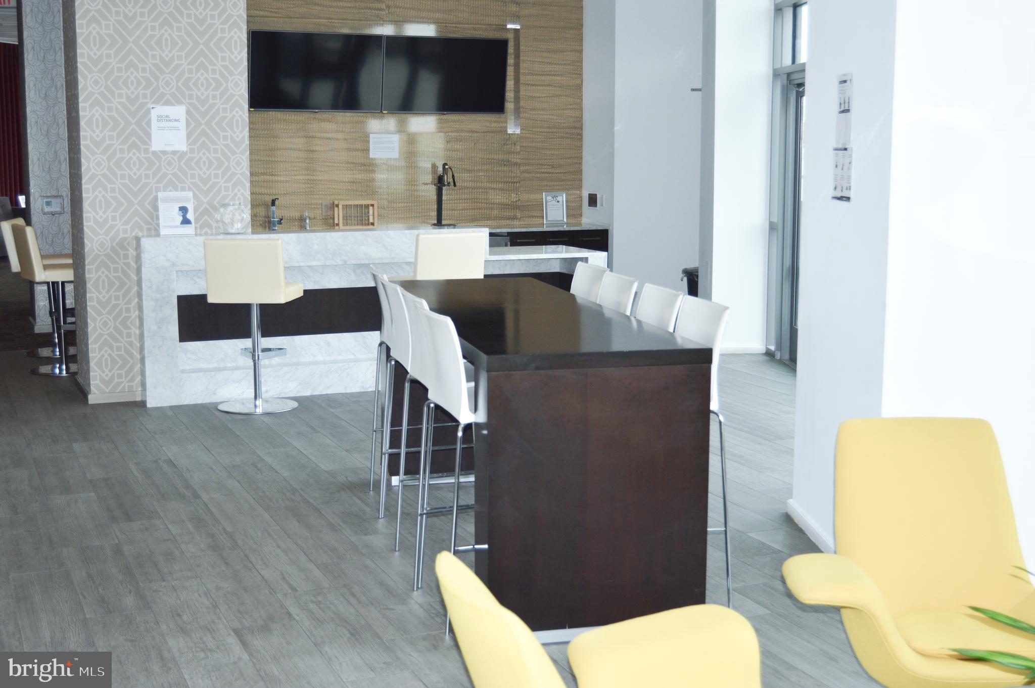 460 New York Avenue Northwest, Unit 805 Washington, DC 20001 - Photo 20 of 21 a bathroom with a toilet a sink and mirror