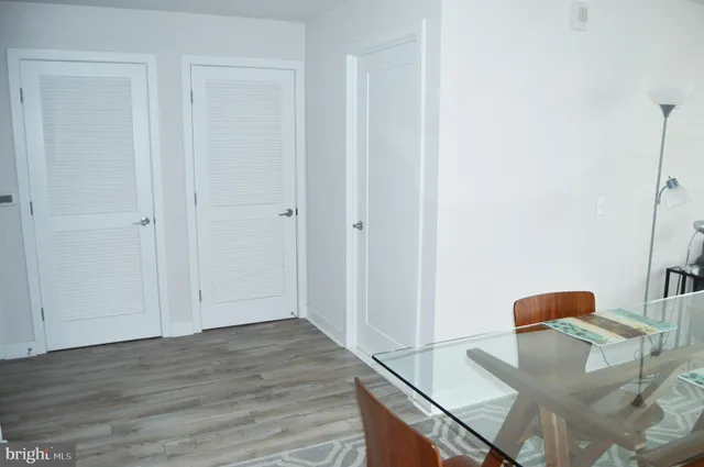 a view of a livingroom with furniture