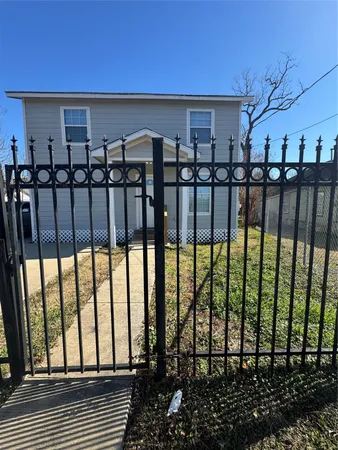 $1,685 | 8502 North Main Street, Houston, TX 77022