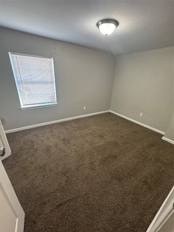 8502 North Main Street Houston, TX 77022 - Photo 9 of 13 en empty room with windows
