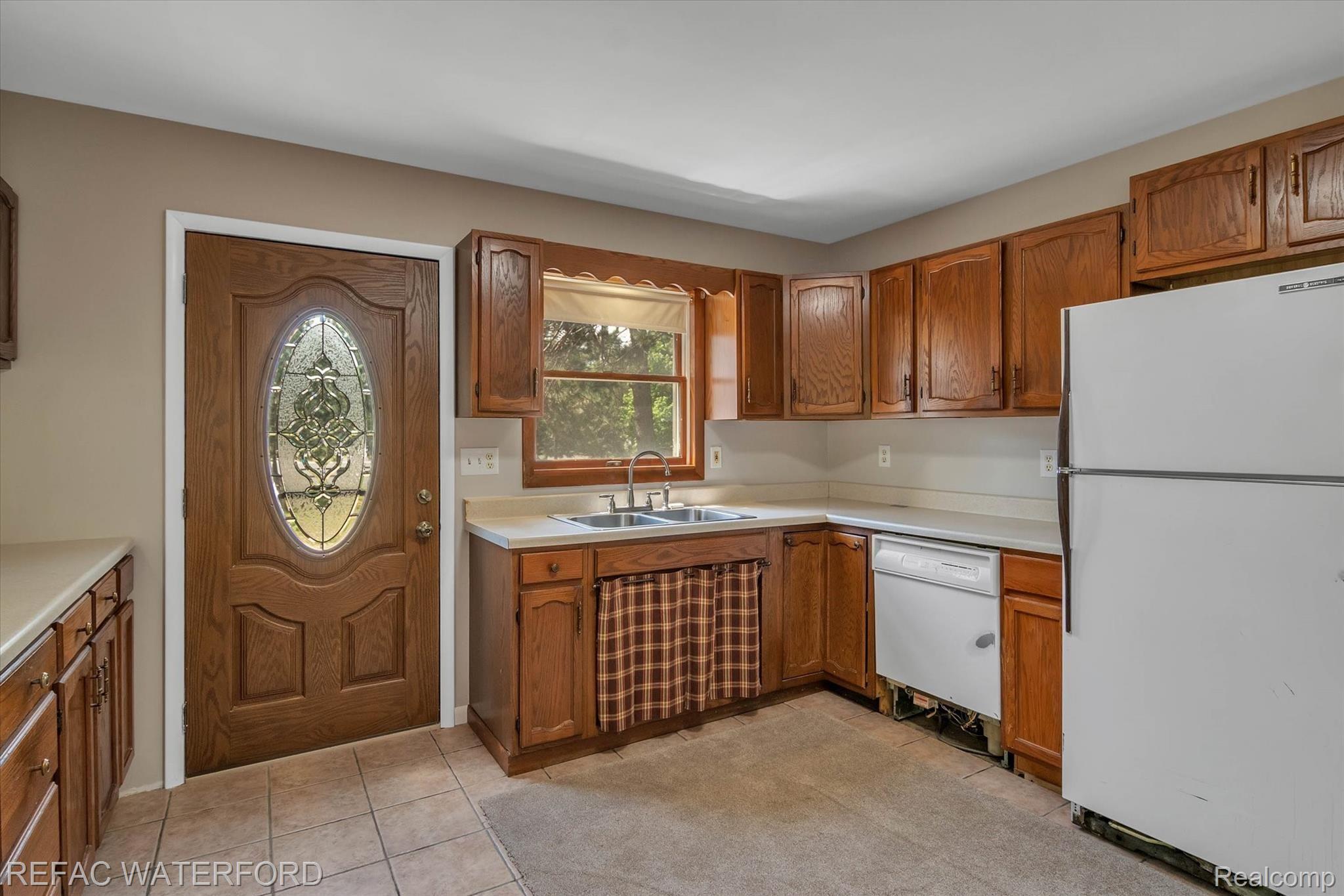 480 Roscommon Road Roscommon, MI 48653 - Photo 14 of 65 Kitchen, nice counter and cabinet space. Side door matches front door for elegant entry into this home.