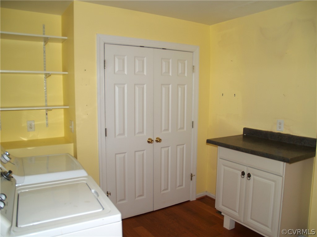 7988 Richmond Road Toano, VA 23168 - Photo 16 of 25 Large laundry room w/ closet & folding table cabin