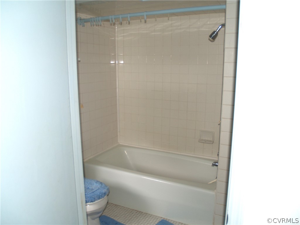 7988 Richmond Road Toano, VA 23168 - Photo 21 of 25 ensuite bath-2nd level bedroom suite.