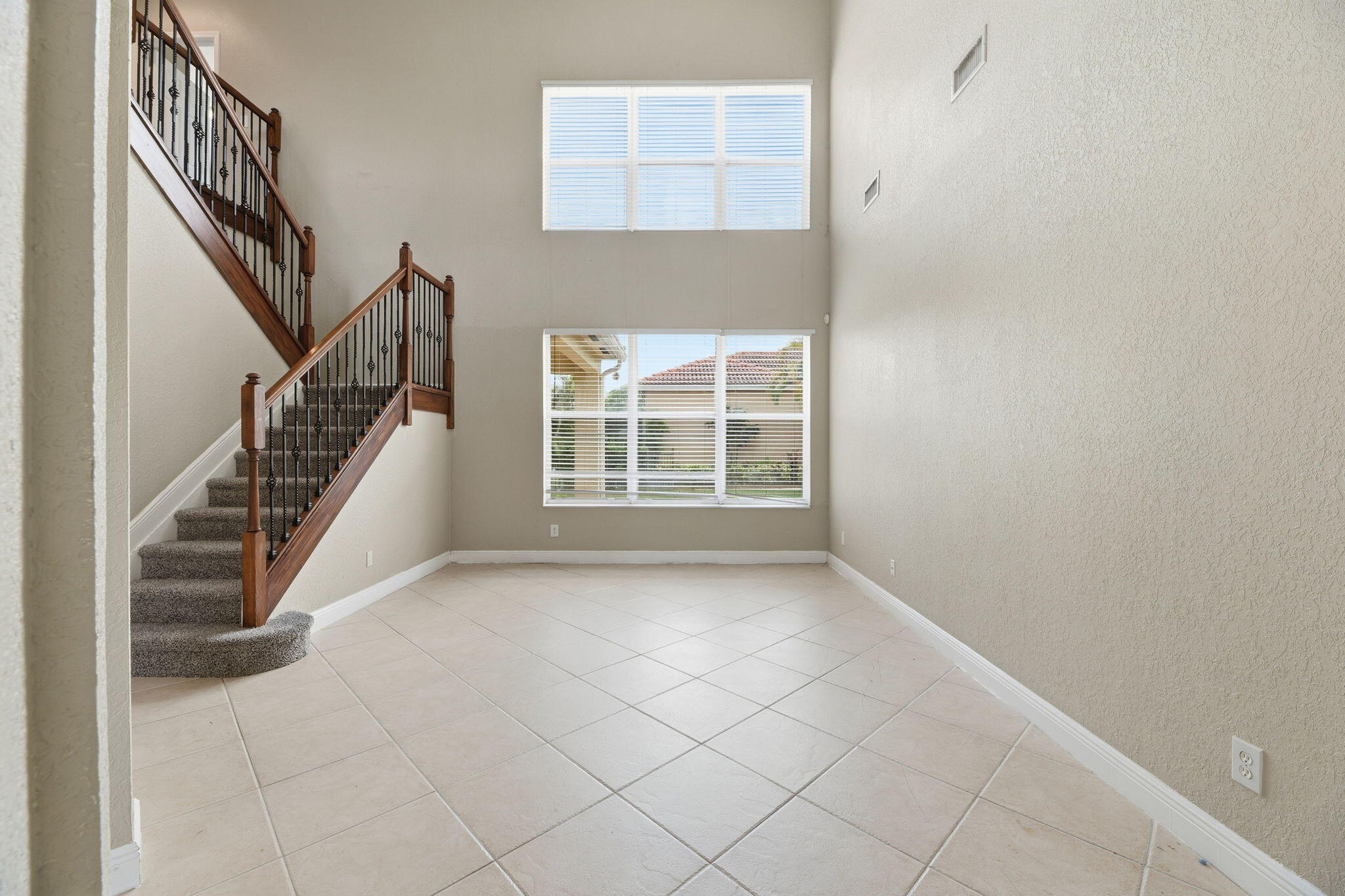 126 Magnolia Way Jupiter, FL 33469 - Photo 8 of 37 ListerPros_003
