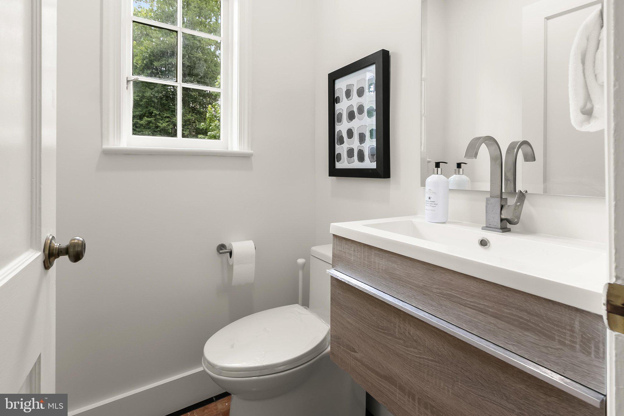 5193 Watson Street Northwest Washington, DC 20016 - Photo 15 of 45 Powder Room