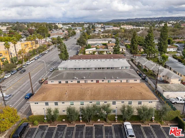 a view of a car in front of house