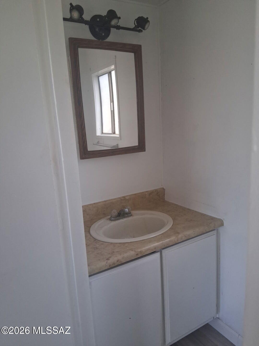 4401 North Musket Road Marana, AZ 85653 - Photo 5 of 16 Bathroom.