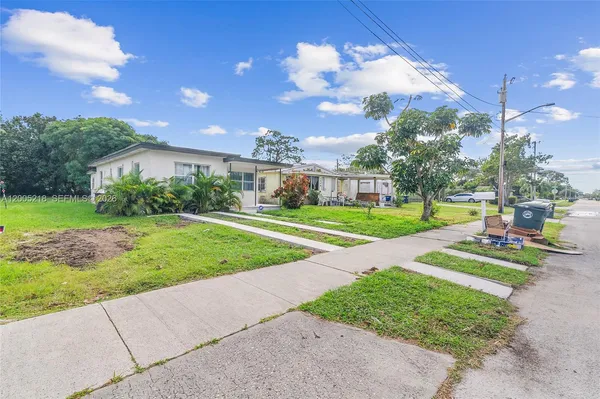 $2,400 | 1408 North 23rd Street, Fort Pierce, FL 34950