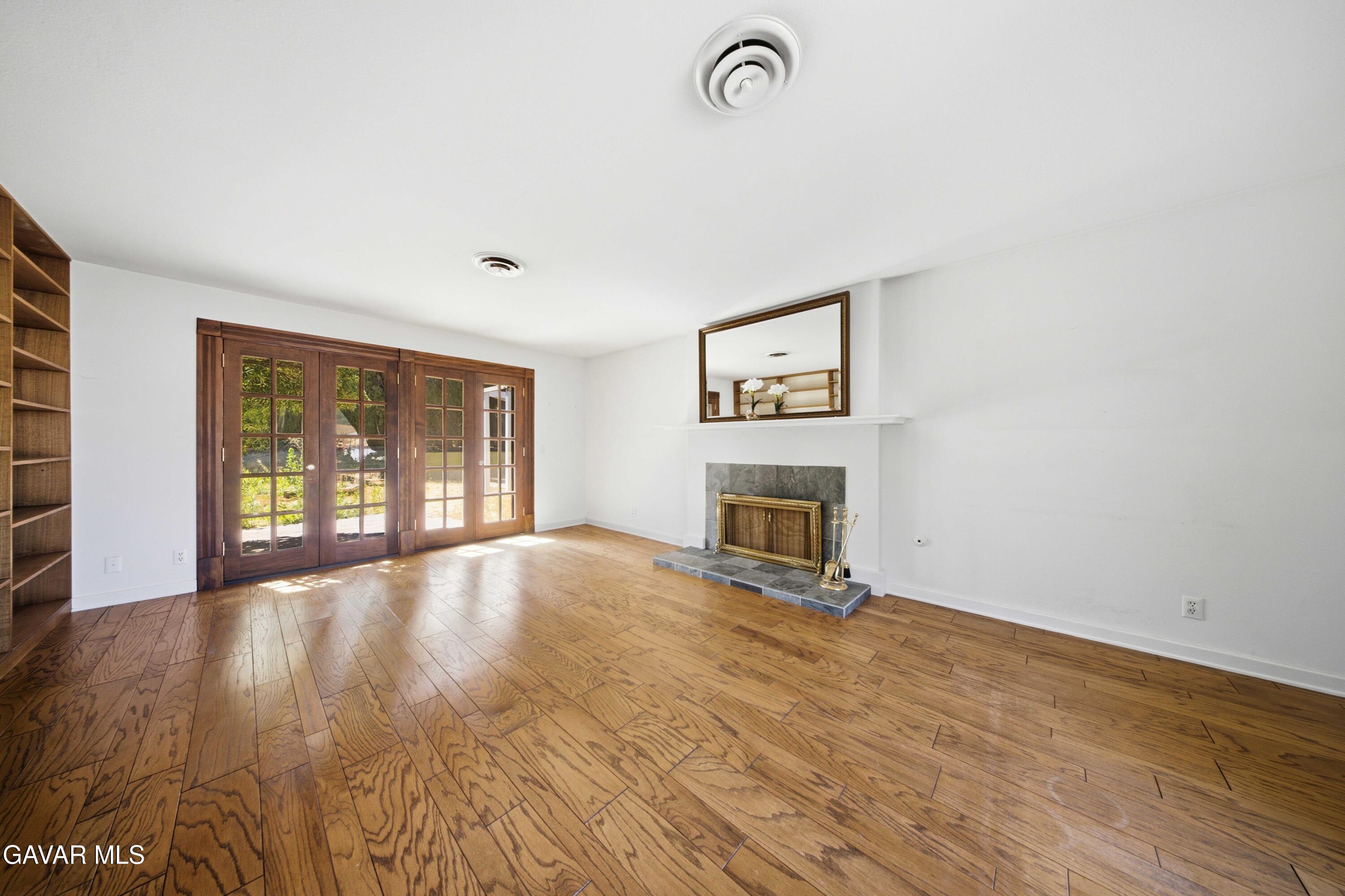 43944 Halcom Avenue Lancaster, CA 93536 - Photo 5 of 28 43944 Halcom Ave-4