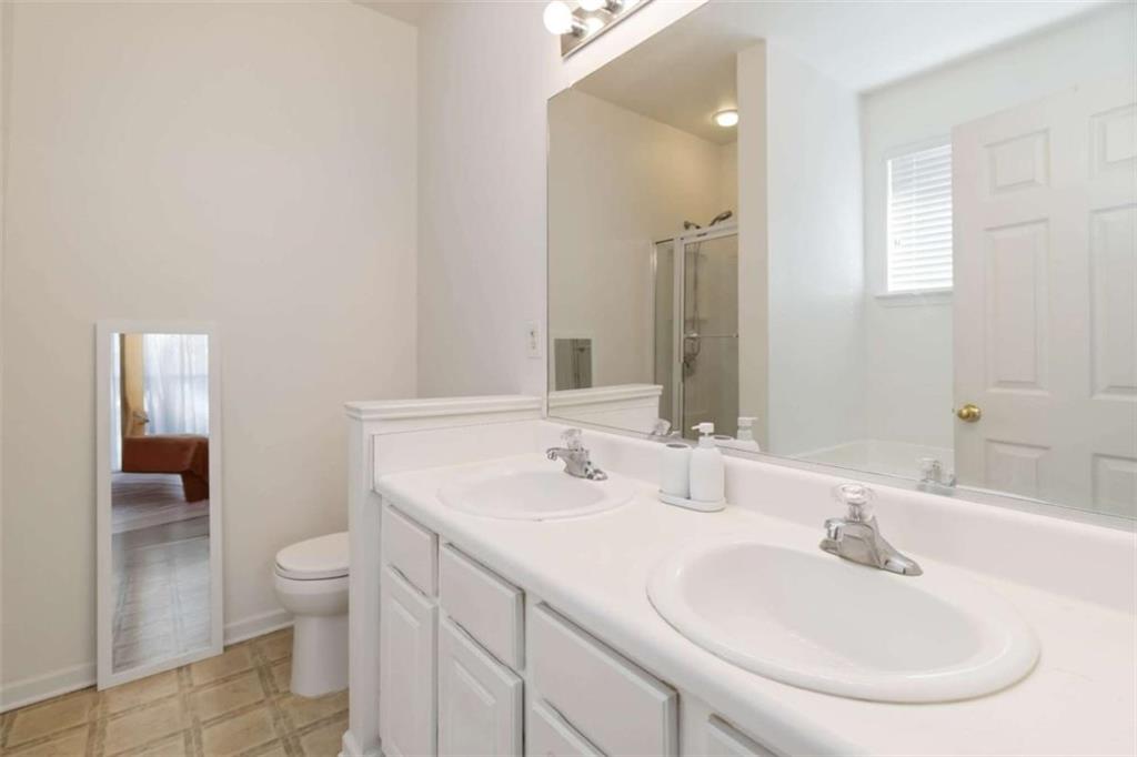 782 Jasperson Court Fairburn, GA 30213 - Photo 18 of 30 a bathroom with a sink and a toilet