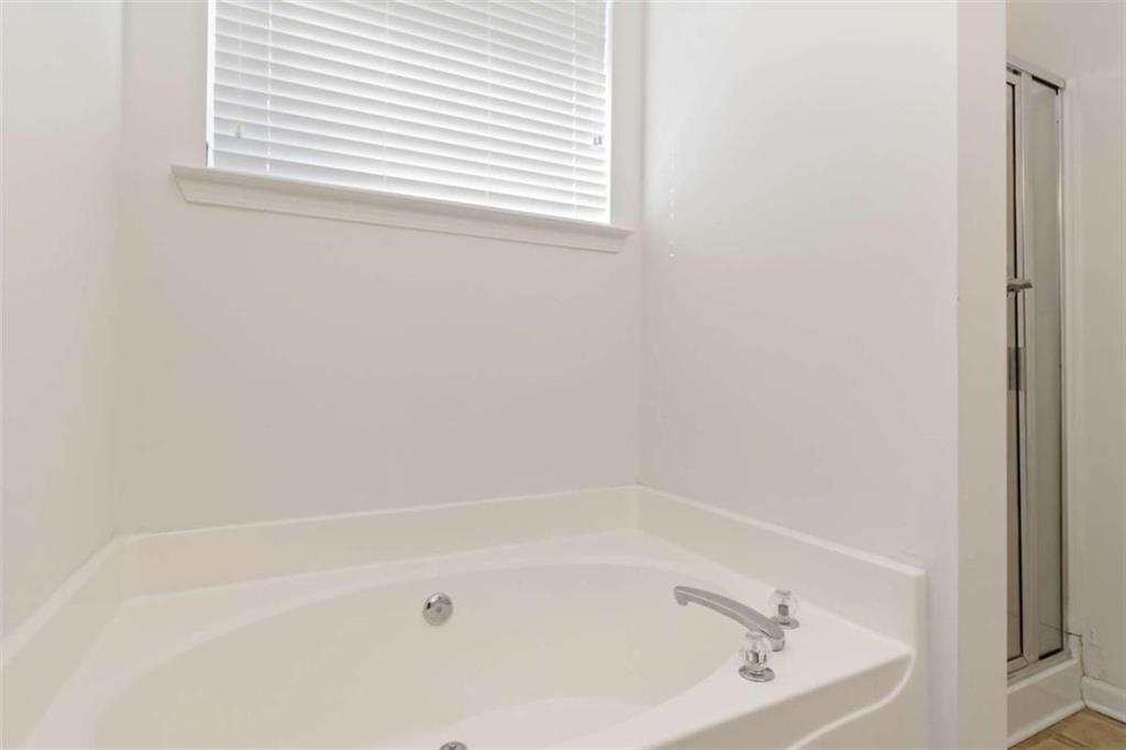 782 Jasperson Court Fairburn, GA 30213 - Photo 19 of 30 a close up of a bathtub in a bathroom