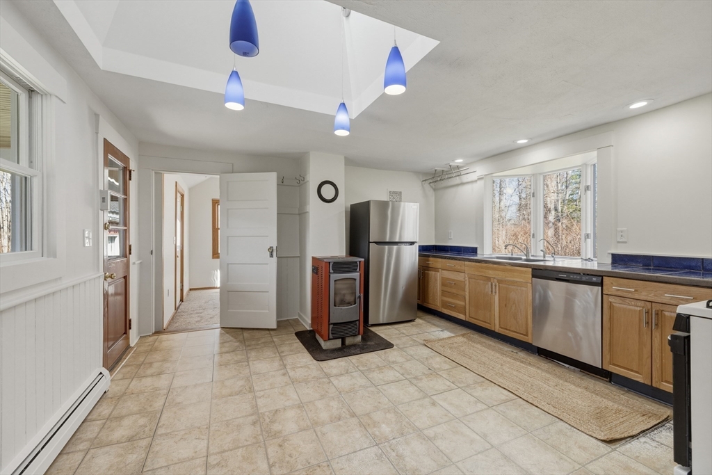 274 Sunderland Road Amherst, MA 01002 - Photo 7 of 42