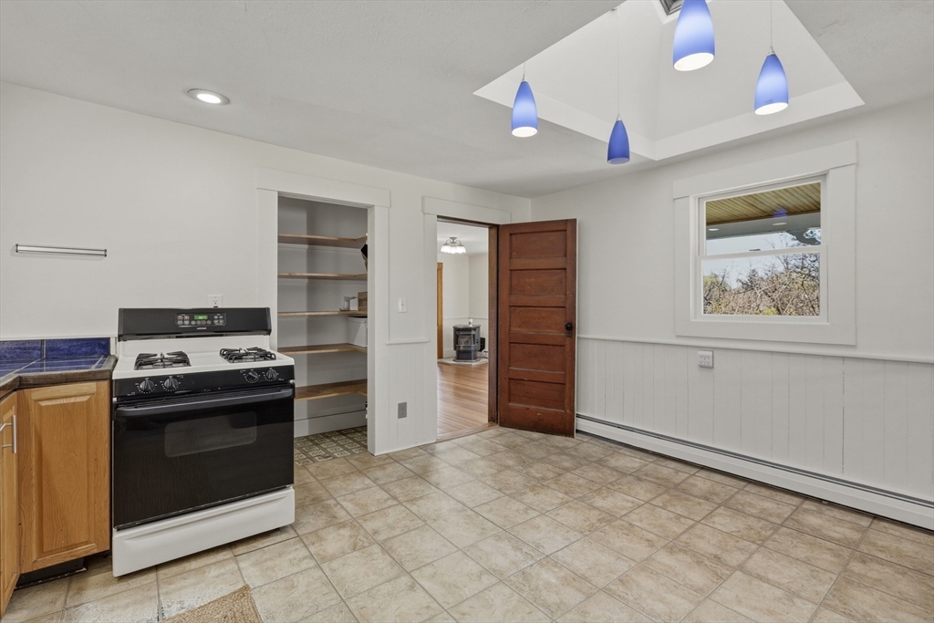 274 Sunderland Road Amherst, MA 01002 - Photo 8 of 42