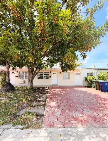 $2,500 | 1077 Southwest 2nd Street, Unit 2, Hallandale Beach, FL 33009