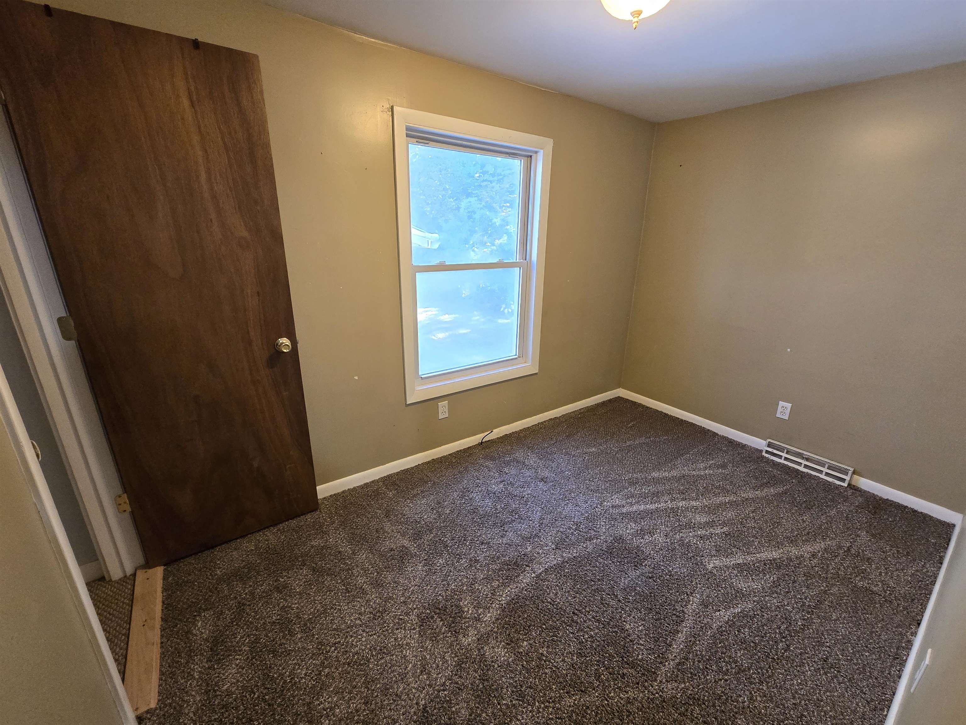 4120 Middle Road Clarendon, VT 05759 - Photo 9 of 14