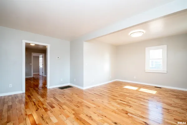 $100,000 | 821 East Wilson Avenue, Peoria Heights, IL 61616