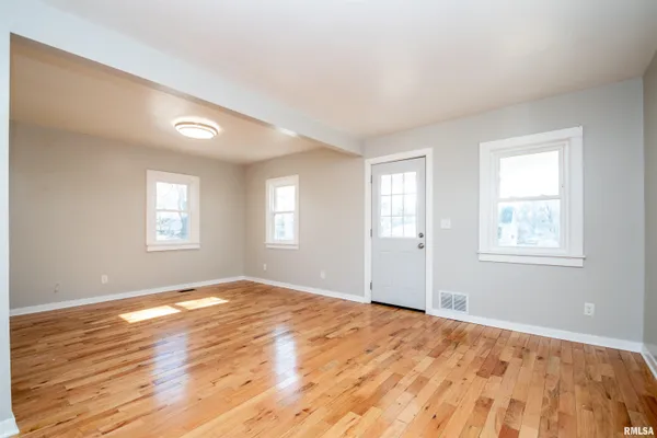 $100,000 | 821 East Wilson Avenue, Peoria Heights, IL 61616