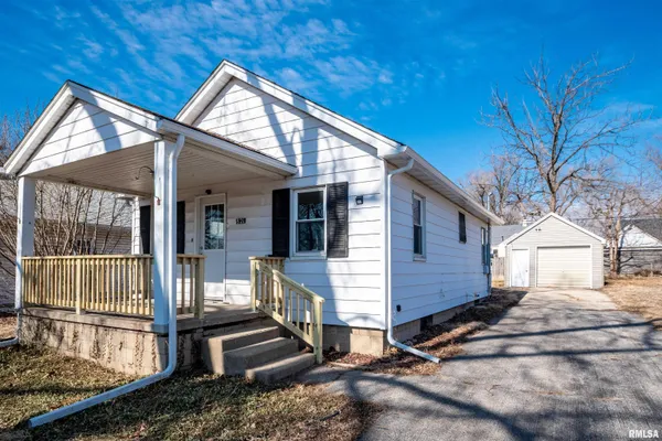 $100,000 | 821 East Wilson Avenue, Peoria Heights, IL 61616