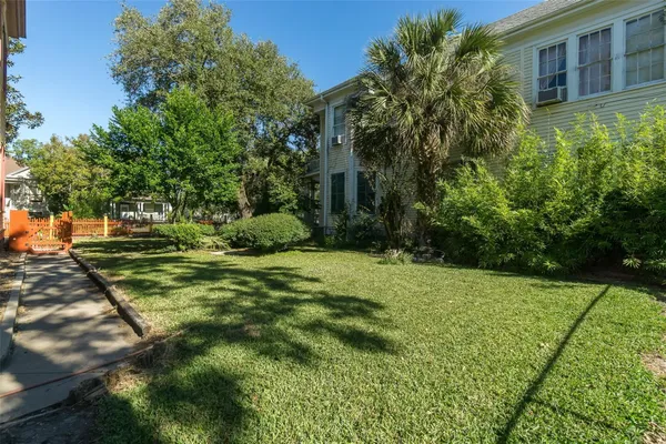 $3,600 | 2927 Bernardo De Galvez Avenue, Galveston, TX 77550