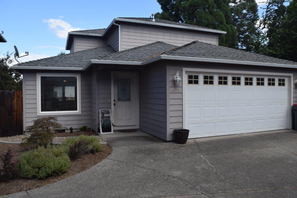 636 Shadow Way Central Point, OR 97502 - Photo 3 of 23 DSC_0023