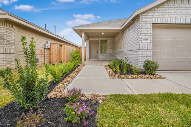 a front view of house with yard