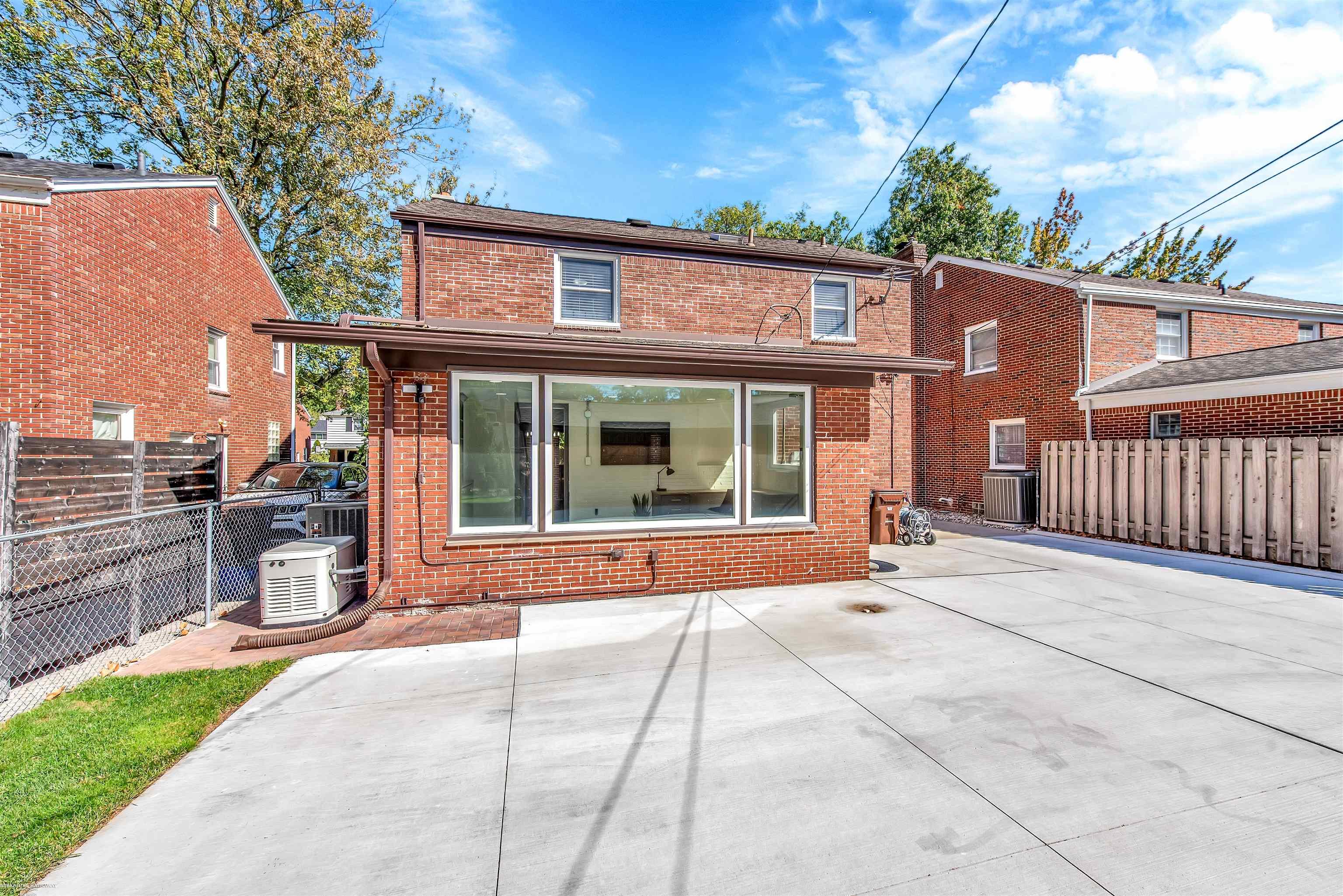 1725 Newcastle Road Grosse Pointe Woods, MI 48236 - Photo 34 of 37