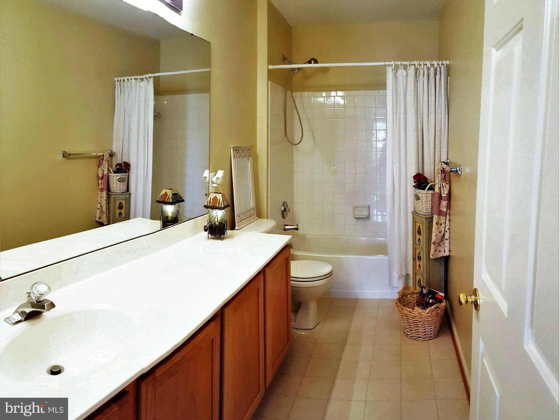 11702 Lauer Court Clinton, MD 20735 - Photo 19 of 29 Large Upper Level Full Bath