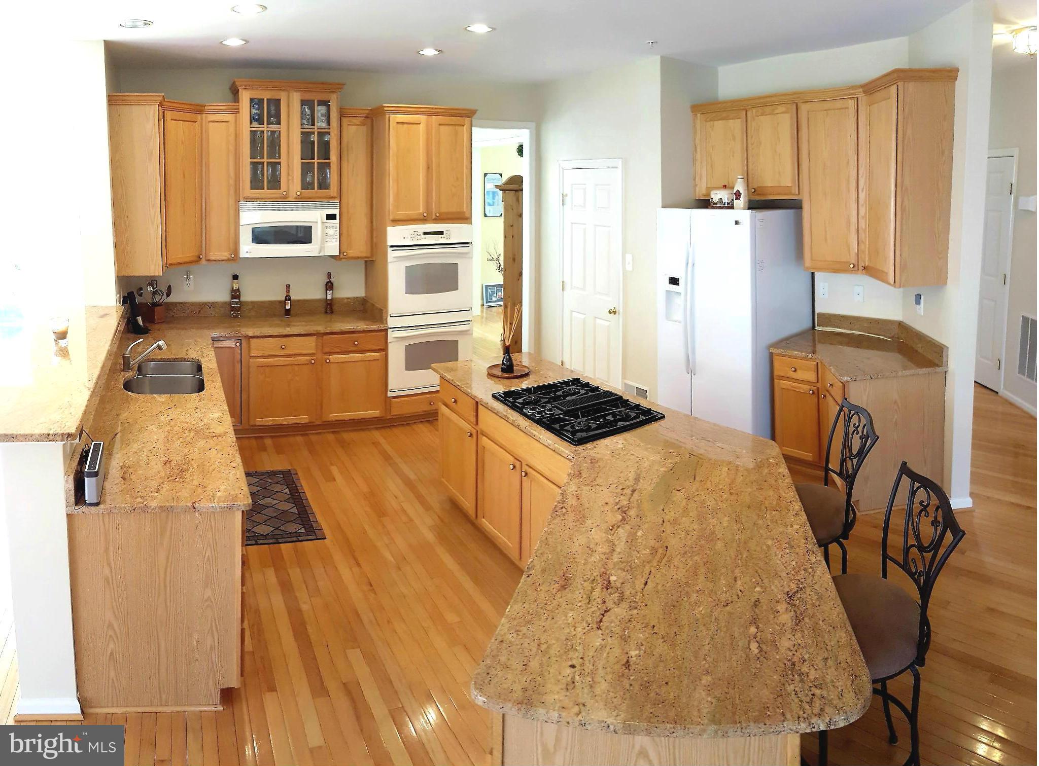 11702 Lauer Court Clinton, MD 20735 - Photo 6 of 29 Gourmet kitchen, Bar