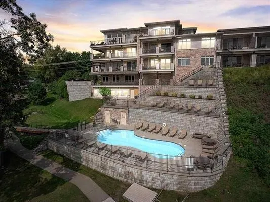 $795,000 | 650 East Hiawatha Drive, Unit 302, Wisconsin Dells, WI 53965