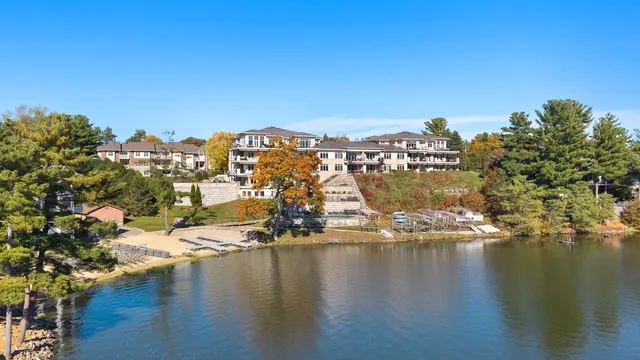 $795,000 | 650 East Hiawatha Drive, Unit 302, Wisconsin Dells, WI 53965
