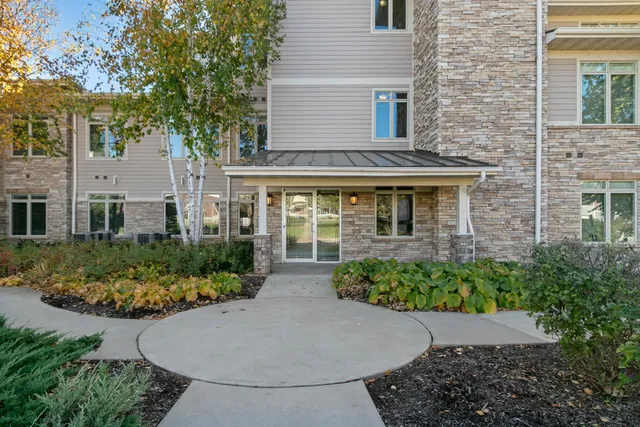 $795,000 | 650 East Hiawatha Drive, Unit 302, Wisconsin Dells, WI 53965