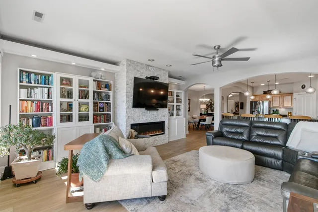 $795,000 | 650 East Hiawatha Drive, Unit 302, Wisconsin Dells, WI 53965